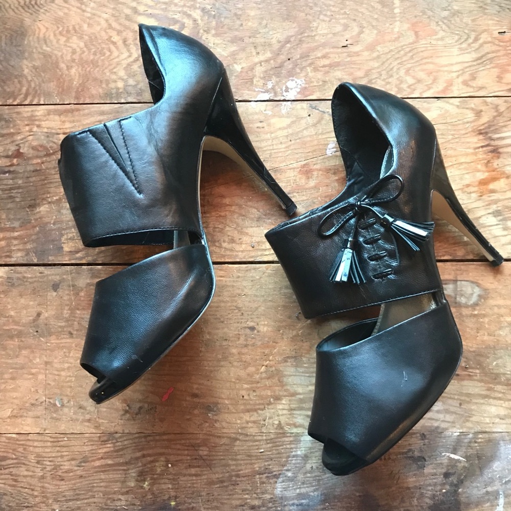 White House Black Market “Emilia” tassel stiletto - Picture 3 of 8